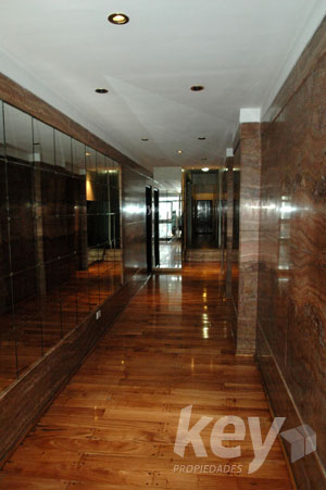 Hall de entrada del departamento en Barrio Norte Recoleta